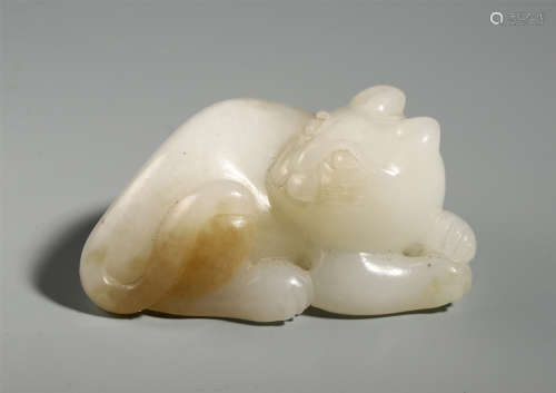 A CHINESE CARVED JADE CAT TABLE ITEM