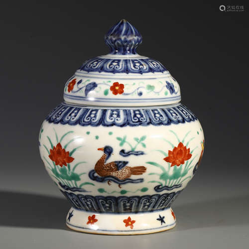 A CHINESE PORCELAIN FLOWER BIRD LIDDED CUP