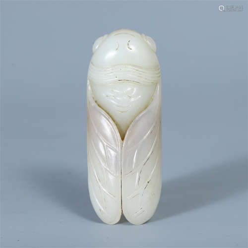 A CHINESE CARVED JADE INSECT TABLE ITEM