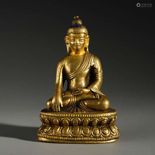 A CHINESE GILT BRONZE SEATED SAKAYMUNI