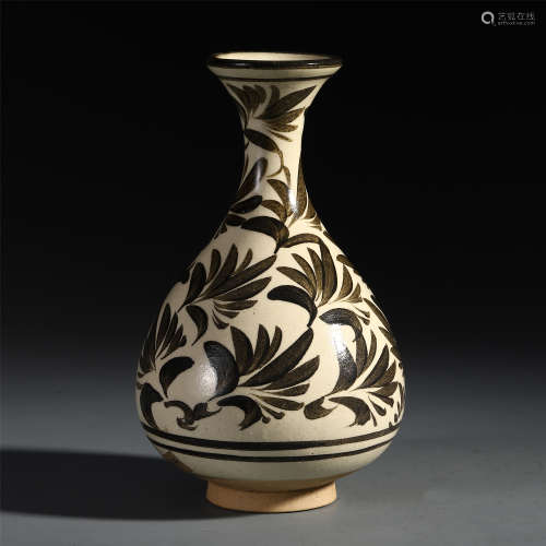 A CHINESE PORCELAIN CIZHOU GLAZED YUHUCHUN VASE