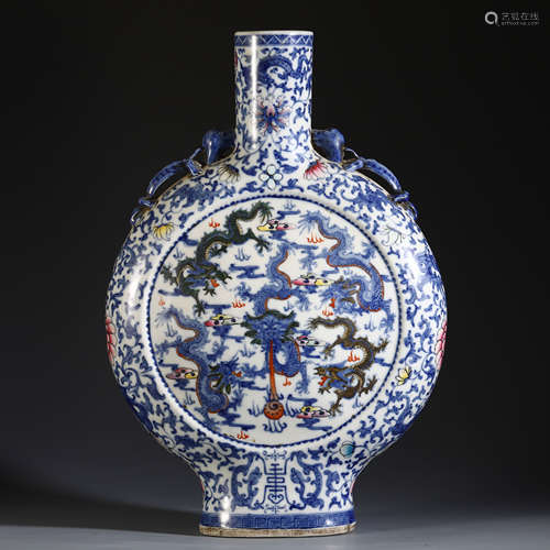 A CHINESE PORCELAIN BLUE AND WHITE WUCAI DRAGON VASE