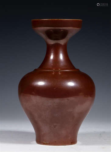 A CHINESE PORCELAIN PURPLE GLAZED VASE