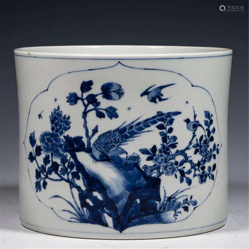 A CHINESE PORCELAIN BLUE AND WHITE FIGURE BRUSH POT