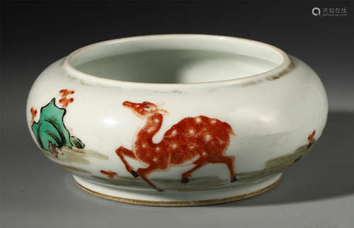 A CHINESE PORCELAIN WUCAI ANIMALS BRUSH WASHER