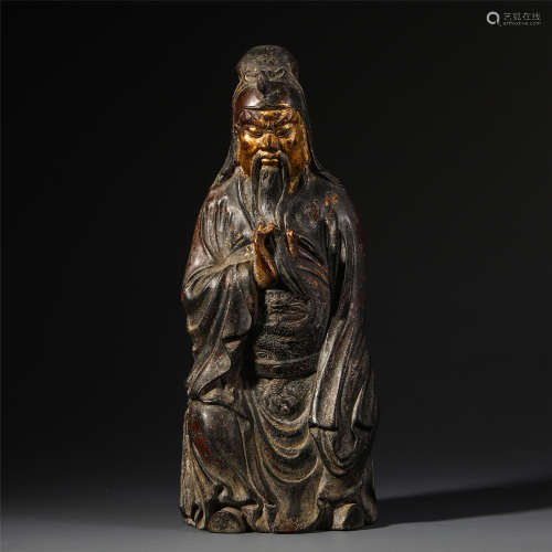 A CHINESE GOLD INLAID WOOD SEATED WARRIOR