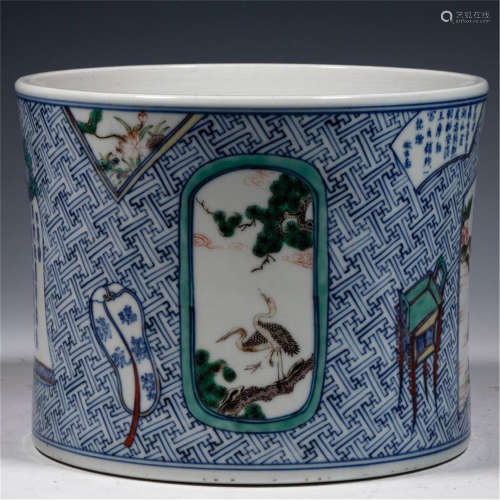 A CHINESE PORCELAIN BLUE AND WHITE FIGURE BRUSH POT