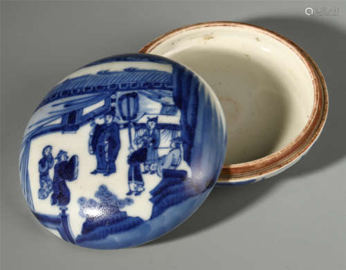 A CHINESE PORCELAIN BLUE AND WHITE FIGURE LIDDED CASE