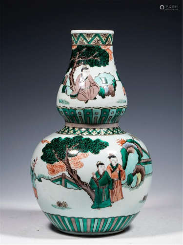 A CHINESE PORCELAIN WUCAI FIGURE GOURD VASE