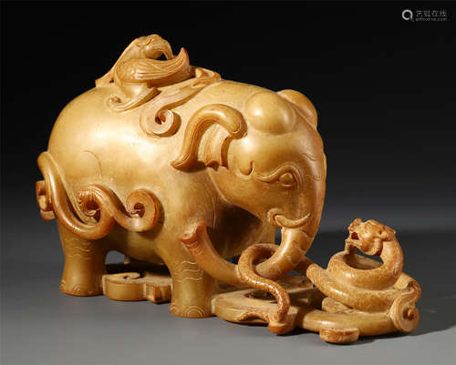 A CHINESE GAOGU JADE ELEPHANT AND DRAGON TABLE ITEM