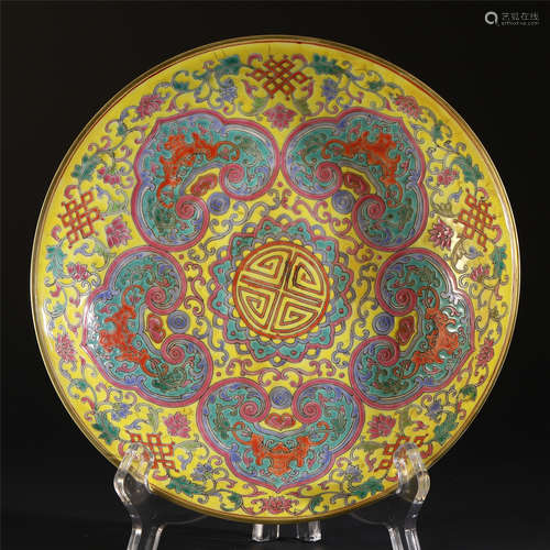 A CHINESE PORCELAIN YELLOW GLAZED CLOISONNE PAINTED PLATE