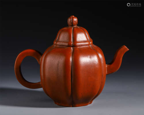 A CHINESE ZISHA CLAY POT