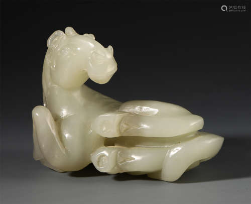 A CHINESE CARVED JADE HORSE TABLE ITEM