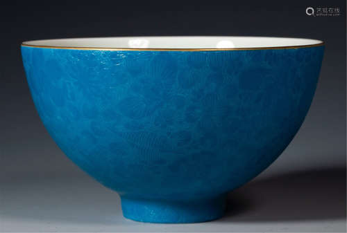 A CHINESE PORCELAIN BLUE GLAZED FLOWER BOWL