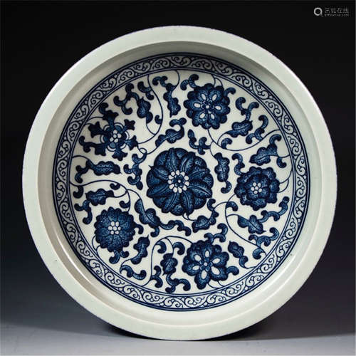 A CHINESE PORCELAIN BLUE AND WHITE BRUSH WASHER