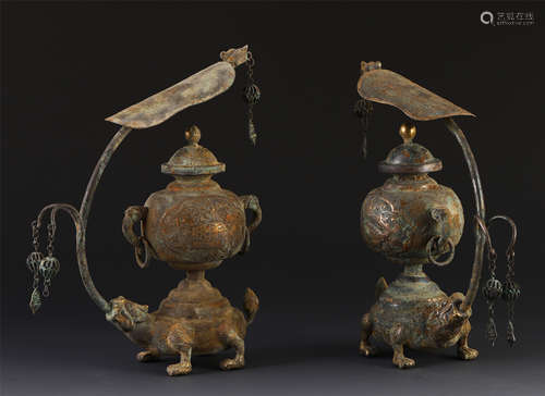 A PAIR OF CHINESE GOLD INLAID BROZNE TURTLE BURNER