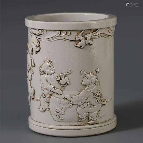 A CHINESE PORCELAIN WHITE GLAZED FIGURE BRUSH POT