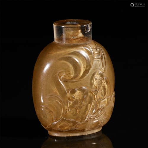 A CHINESE CRYSTAL FIGURE AND ANIMALS SNUFF BOTTLE