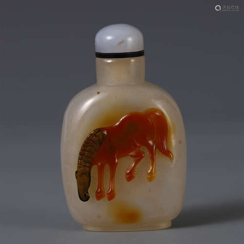 A CHINESE CRYSTAL HORSE SNUFF BOTTLE