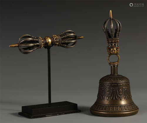 A PAIR OF CHINESE BRONZE BELL VARAJ PESTLE