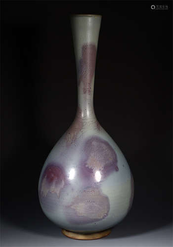 A CHINESE PORCELAIN GLAZED VASE