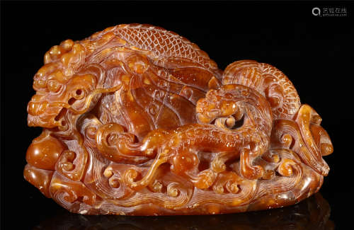 A CHINESE CARVED TIANHUANG DRAGON TABLE ITEM