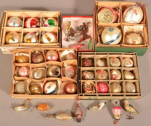 Lot of Vintage Glass Christmas Ornaments.