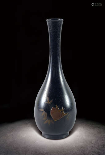 十九世紀  黑釉銅胎貼魚紋瓶