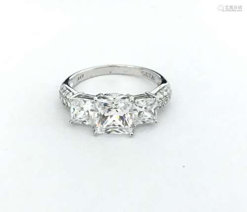 Immaculate 2.00 Carat Diamond & Gold Engagement Ring