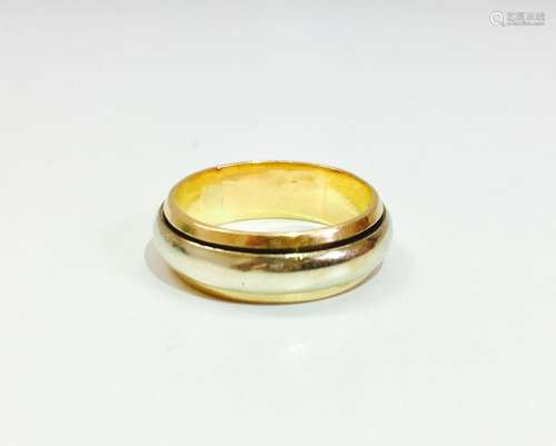 22K Yellow Gold and Rotating Platinum Band