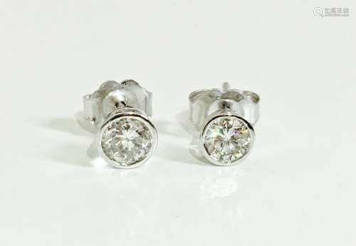 14K White Gold, 0.60 Carat VS/G Diamond Studs Earrings