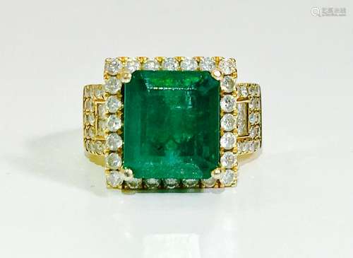 14K Gold, 7.50 Carat Diamond & Emerald Ring.