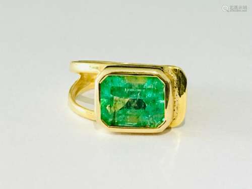 18K Gold, 5.50 CT Colombian Emerald Ring. 100% Natural