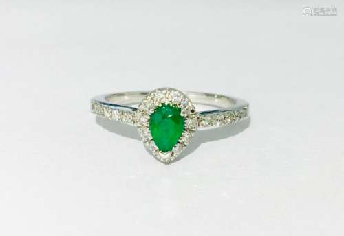 18K Gold, Vintage 0.54CT Emerald & Diamond Ladies Ring