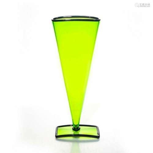 CONTEMPORARY ART GLASS VASE