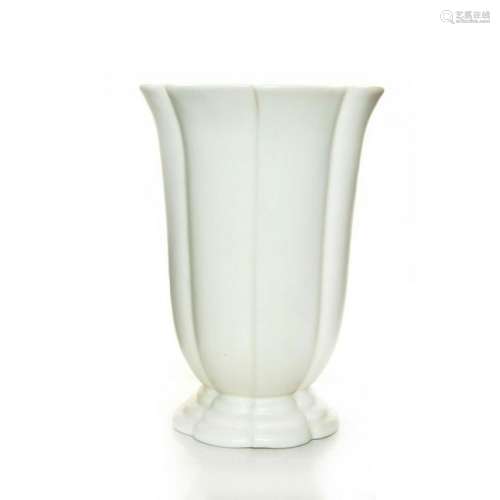 MID CENTURY IVORY CREAM GLAZED CERAMIC FLOWER VASE