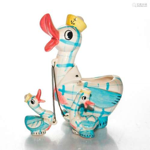 AMERICANA CERAMIC FIGURAL GROUP MOTHER DUCK & DUCKLINGS