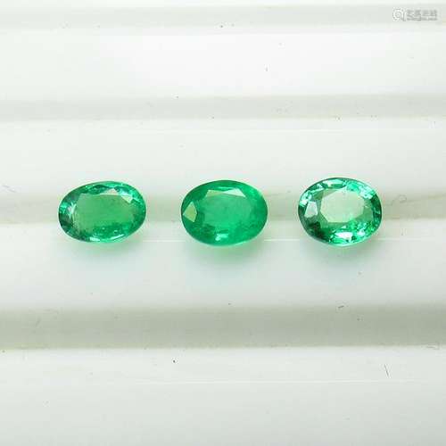 1.38 Ct Natural Zambian Emerald Oval Set