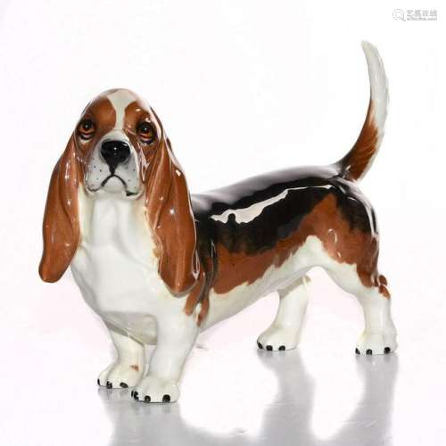 BESWICK BASSET HOUND DOG FIGURINE