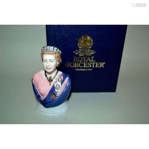 ROYAL WORCESTER QUEEN ELIZABETH II CANDLE SNUFFER