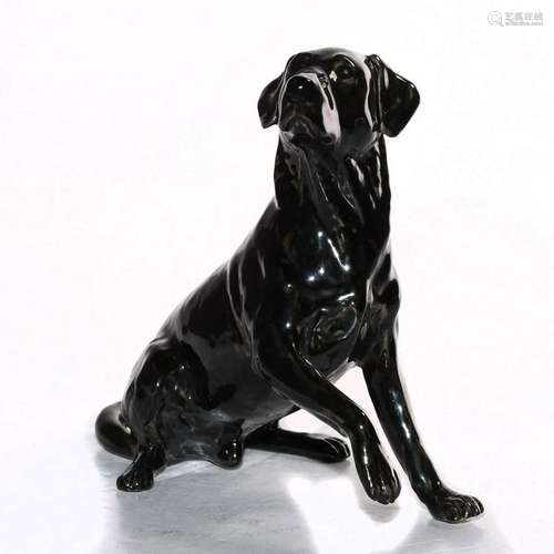 ENGLISH CERAMIC BLACK LABRADOR RETRIEVER FIGURINE