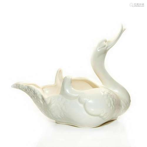 HULL POTTERY SITTING SWAN PLANTER