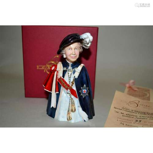 BRONTE PORCELAIN H.M. QUEEN ELIZABETH II CANDLE