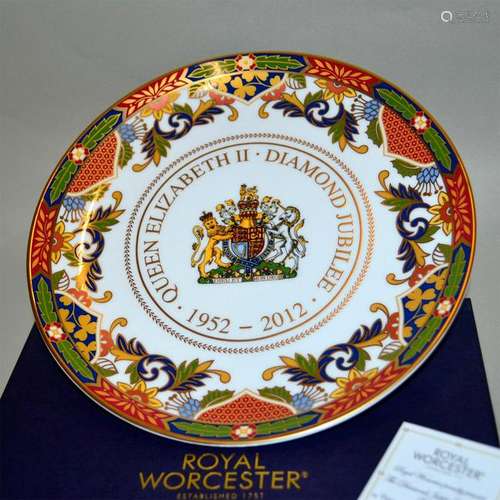 ROYAL WORCESTER PORCELAIN DIAMOND JUBILEE QUEEN