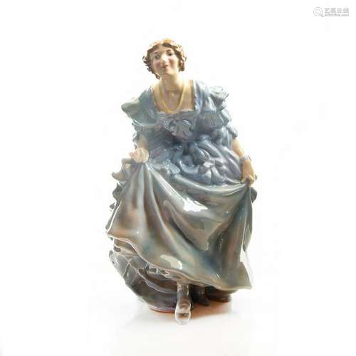 ROYAL DOULTON FIGURINE, THE CURTSEY HN66A