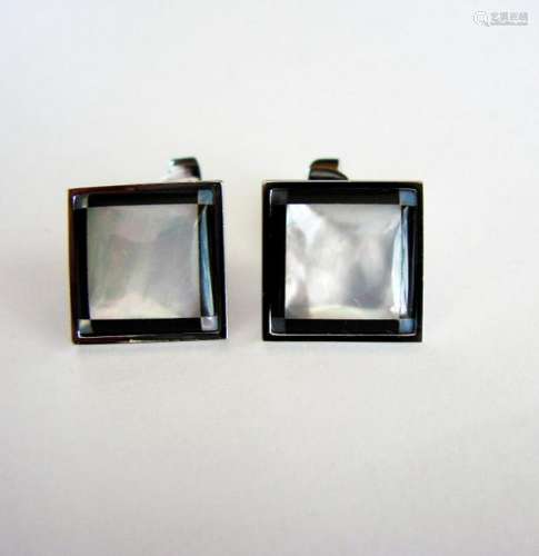 Men Cufflink with Mabe Pearl /Onyx 18k W/g Overlay