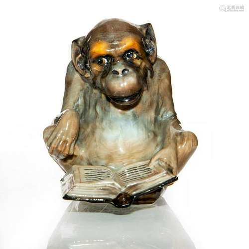 ROYAL DOULTON FIGURINE, CHARACTER APE WITH BOOK HN960