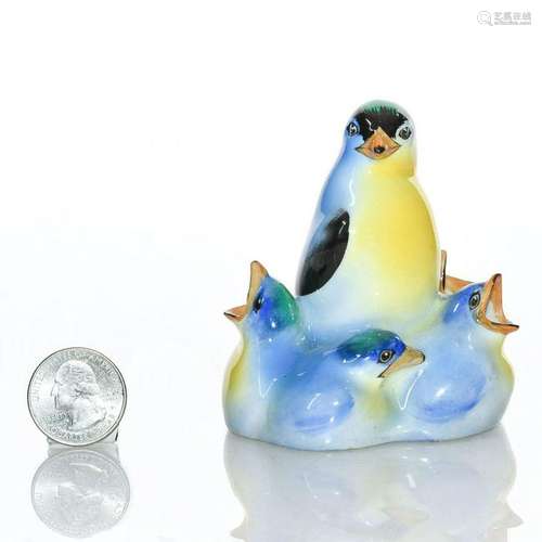 DOULTON ANIMAL FIGURINE BIRD WITH FIVE CHICKS HN 215