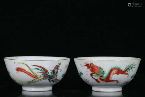 Pair of Qing Chinese Famille Rose Porcelain Bowls