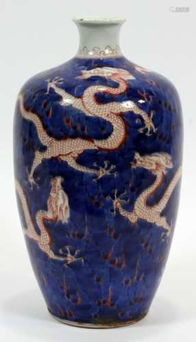 CHINESE PORCELAIN VASE